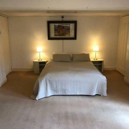 Vrijstaande Rietgedekte Villa Nabij Uitvalswegen Васенар Екстериор снимка