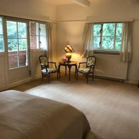 Vrijstaande Rietgedekte Villa Nabij Uitvalswegen Васенар Екстериор снимка