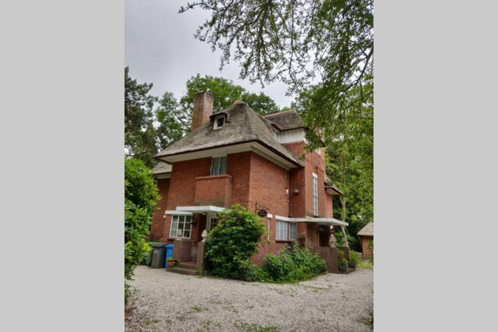 Vrijstaande Rietgedekte Villa Nabij Uitvalswegen Васенар Екстериор снимка