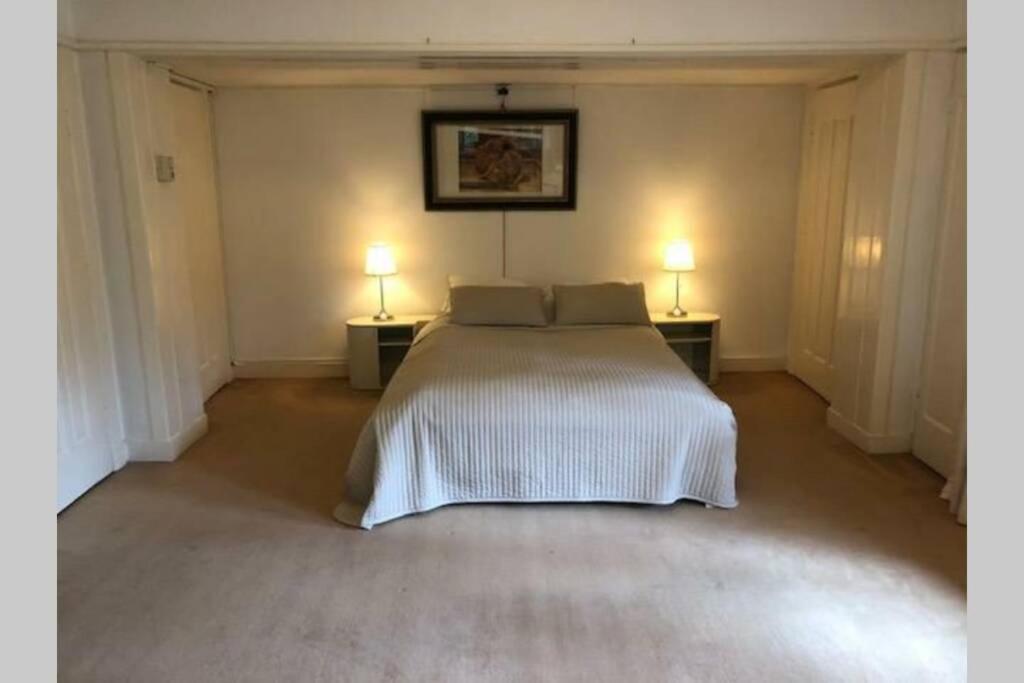 Vrijstaande Rietgedekte Villa Nabij Uitvalswegen Васенар Екстериор снимка