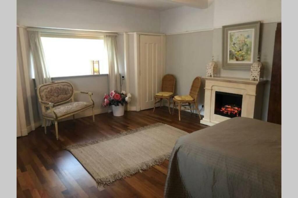 Vrijstaande Rietgedekte Villa Nabij Uitvalswegen Васенар Екстериор снимка