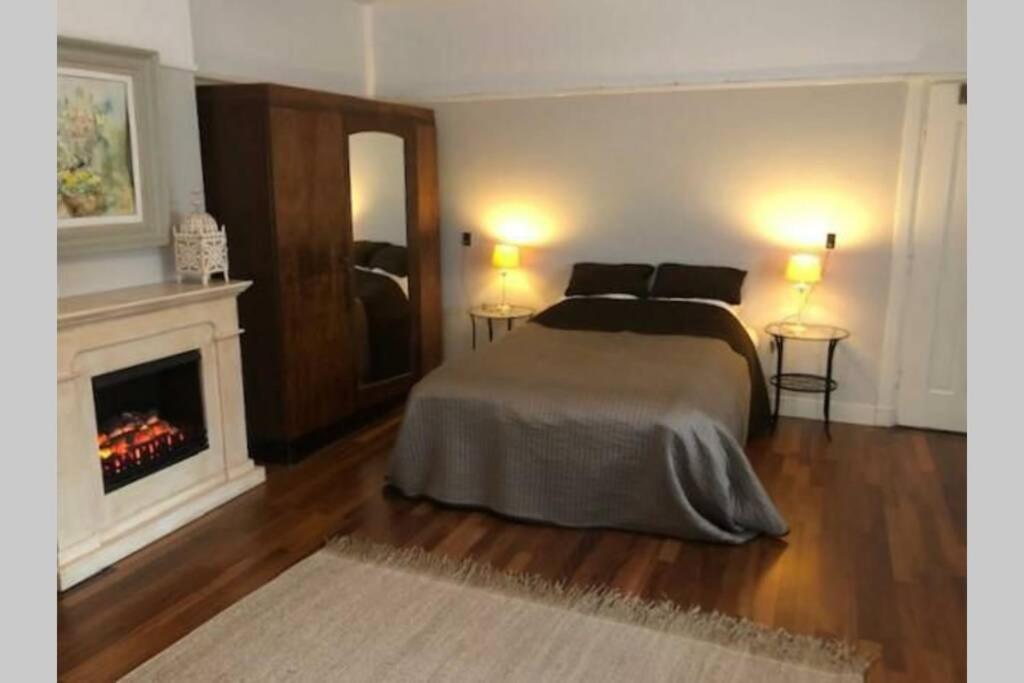 Vrijstaande Rietgedekte Villa Nabij Uitvalswegen Васенар Екстериор снимка