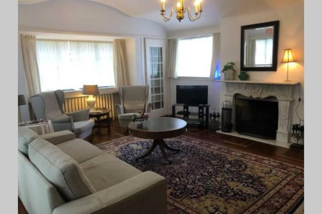 Vrijstaande Rietgedekte Villa Nabij Uitvalswegen Васенар Екстериор снимка