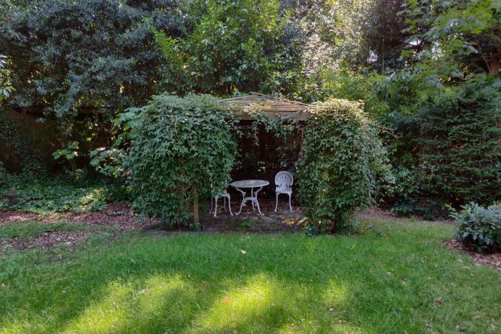 Vrijstaande Rietgedekte Villa Nabij Uitvalswegen Васенар Екстериор снимка